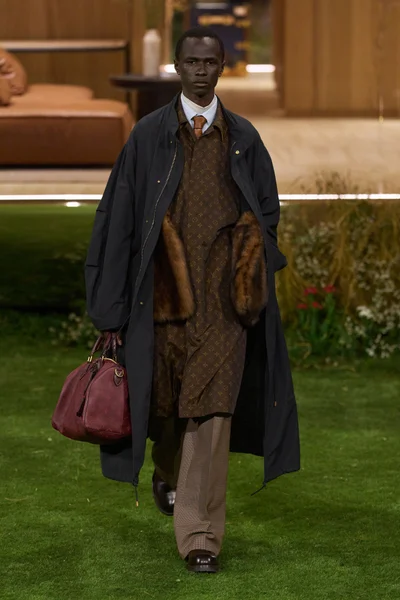 Look 28